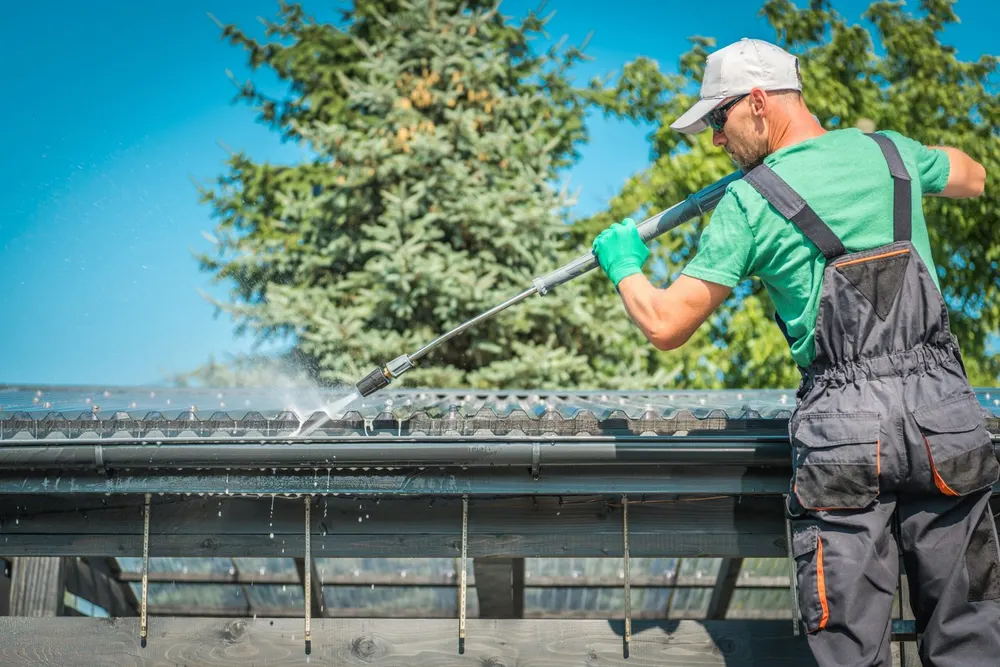 Gutter Cleaning in Ventura County